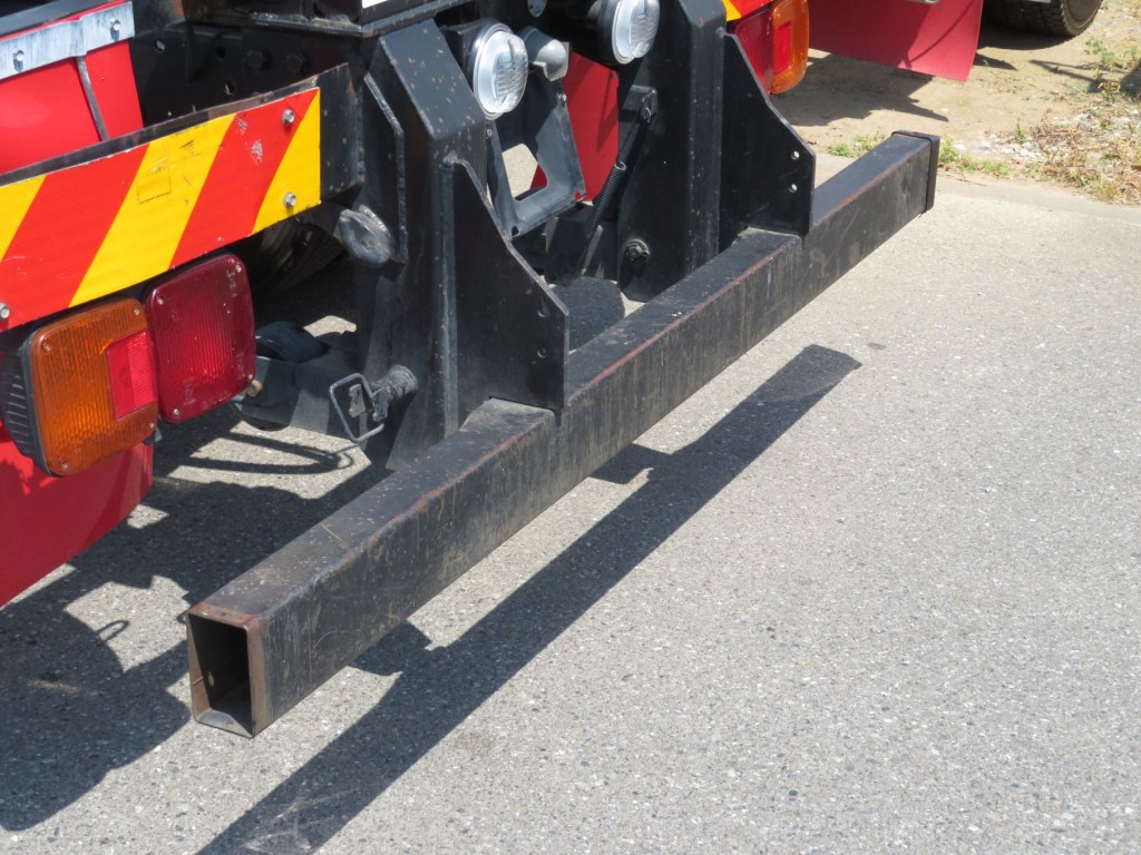 リアバンパーに細かいサビがあります。|日野 レンジャー TKG-FD9JGAA(2WD)の写真18