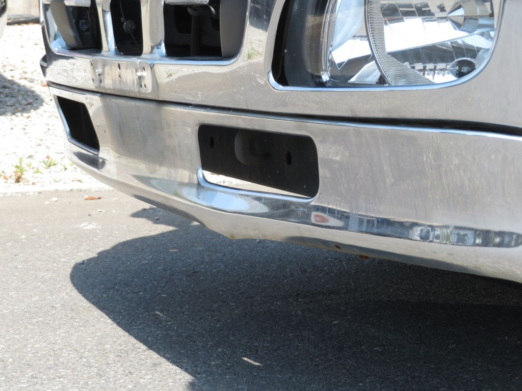 フロントバンパー下部にめくれ箇所があります。|日野 レンジャー TKG-FD9JGAA(2WD)の写真29