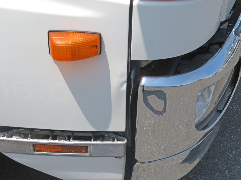 運転席ドア前側にヘコミがあります。|日野 レンジャー TKG-FD9JGAA(2WD)の写真30