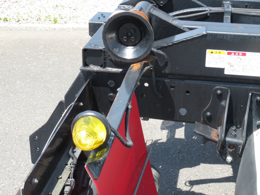 泥除けステーに曲がりがあります。|日野 レンジャー TKG-FD9JGAA(2WD)の写真43