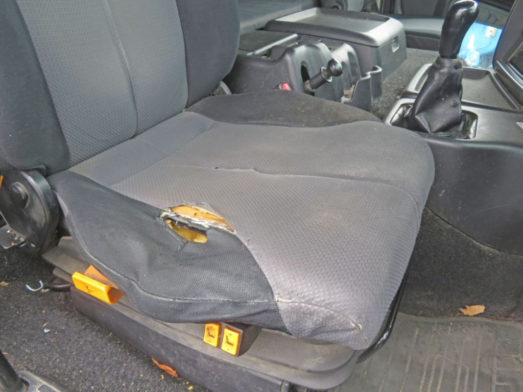 運転席座面の状態です。|日野 プロフィア QKG-FR1EXBGの写真36