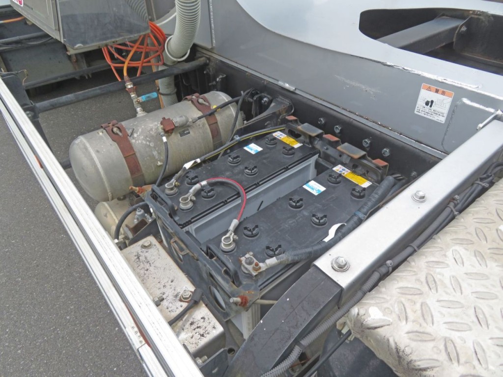 上物台座に線キズがあります。|日野 プロフィア QKG-FR1EXBGの写真45