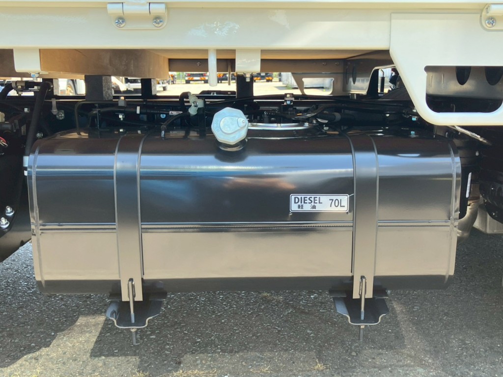 燃料タンクは70Lです。|三菱 キャンター 2RG-FBA20(2WD)の写真11