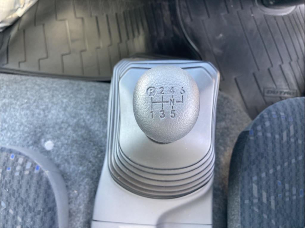 6速です。|日野 デュトロ 2KG-XZU722M(2WD)の写真39