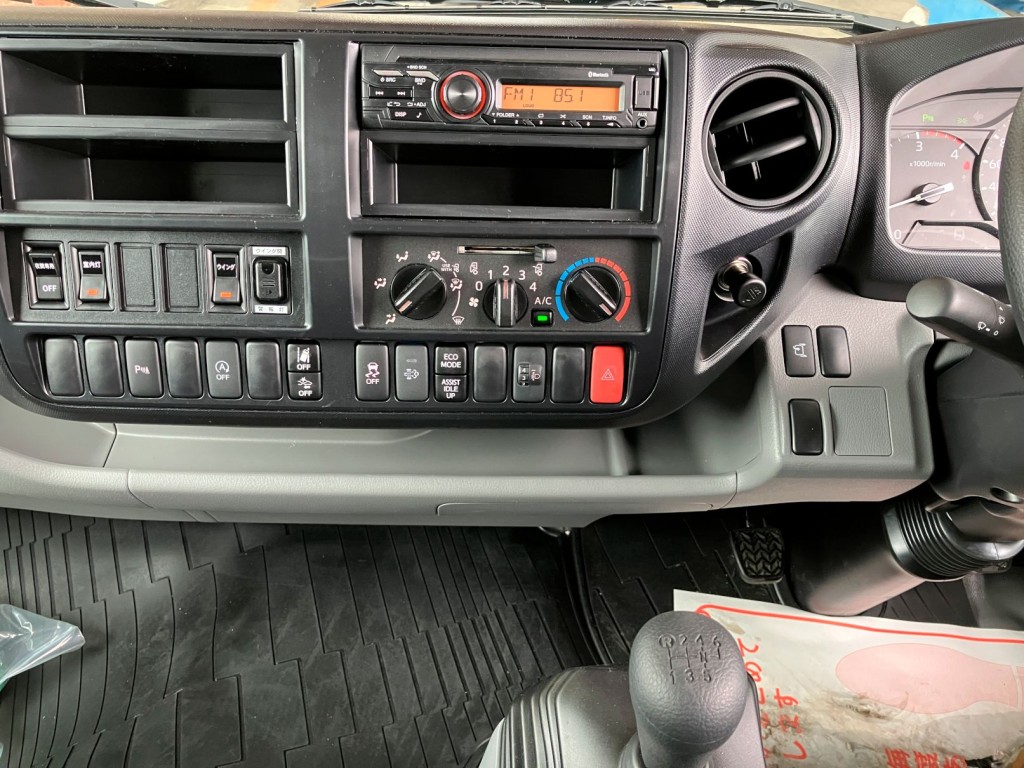 スイッチ類です。|日野 デュトロ 2KG-XZU712M(2WD)の写真23