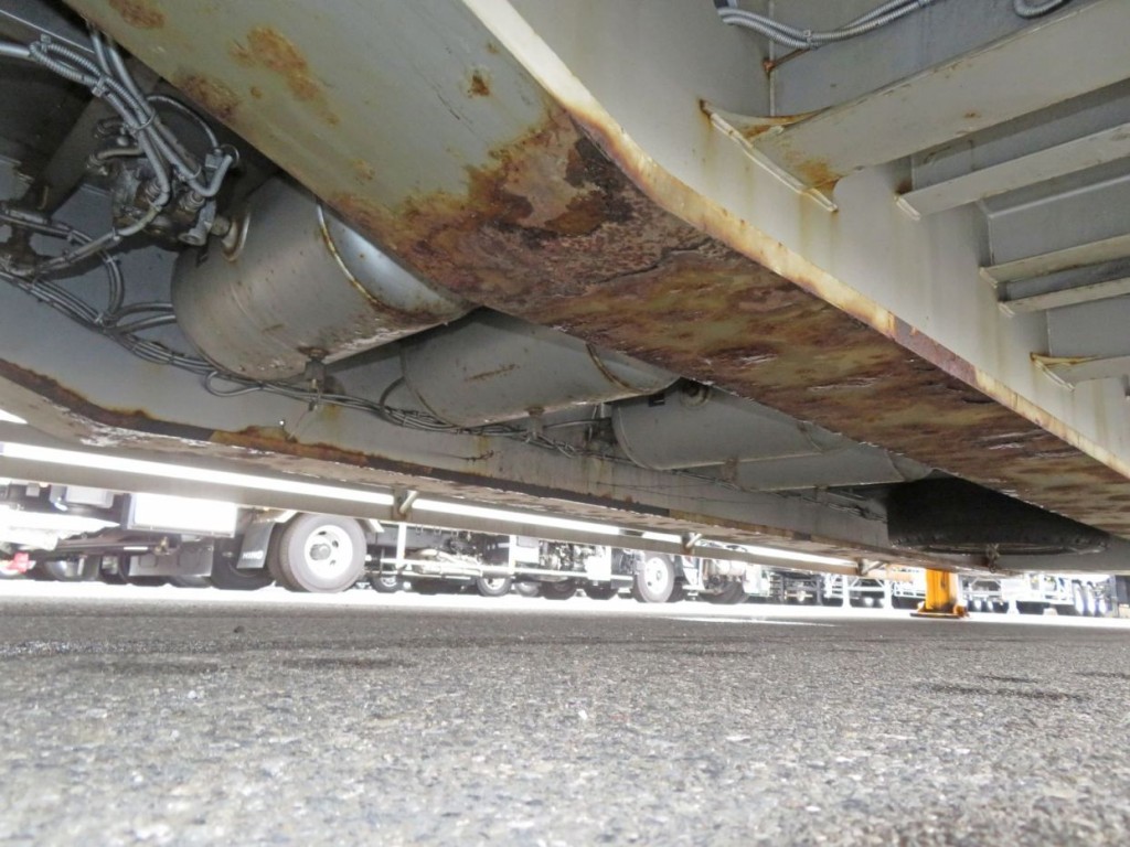シャーシ下部にサビ・表面腐食箇所があります。|東邦 TL44J5E3Sの写真31