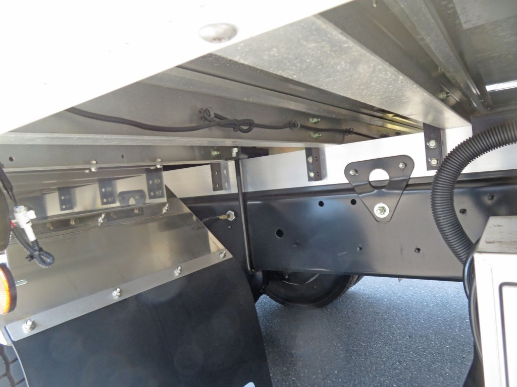 シャーシとネタの状態です。(縦ネタ・横ネタはアルミ製です)|日野 レンジャー 2KG-FD2ABG(2WD)の写真7