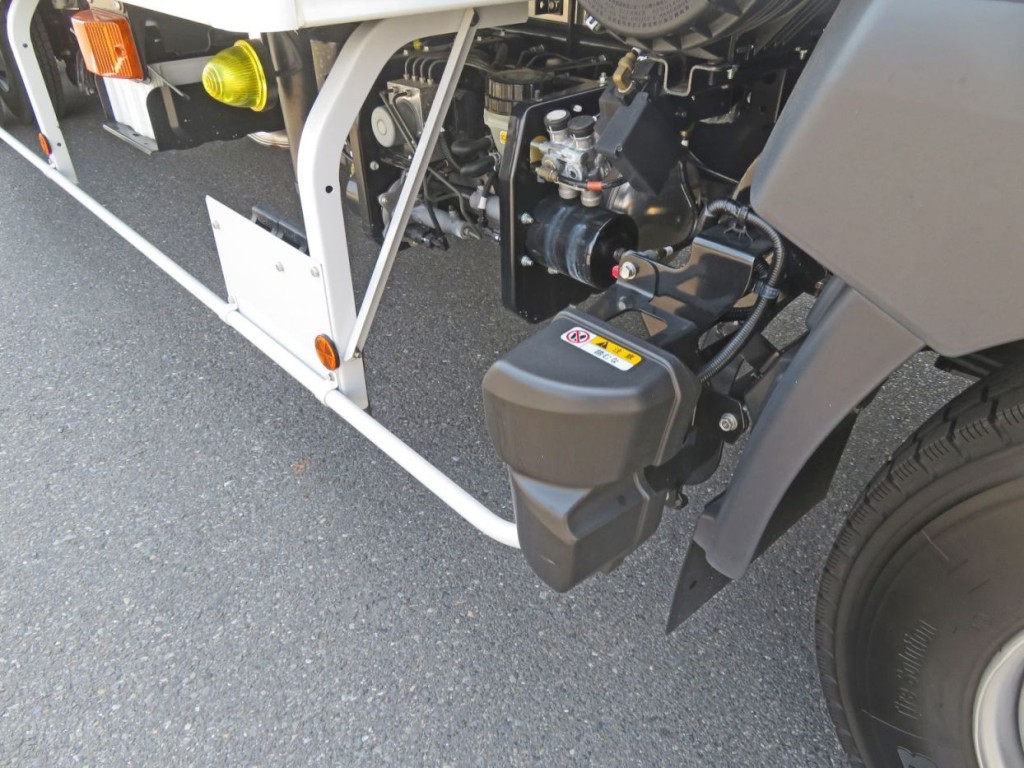センサーはサイドバンパーより外側に出ています。|日野 レンジャー 2KG-FD2ABG(2WD)の写真19