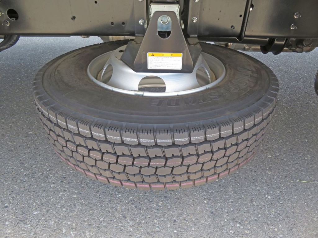 スペアタイヤ付きです。|日野 レンジャー 2KG-FD2ABG(2WD)の写真22
