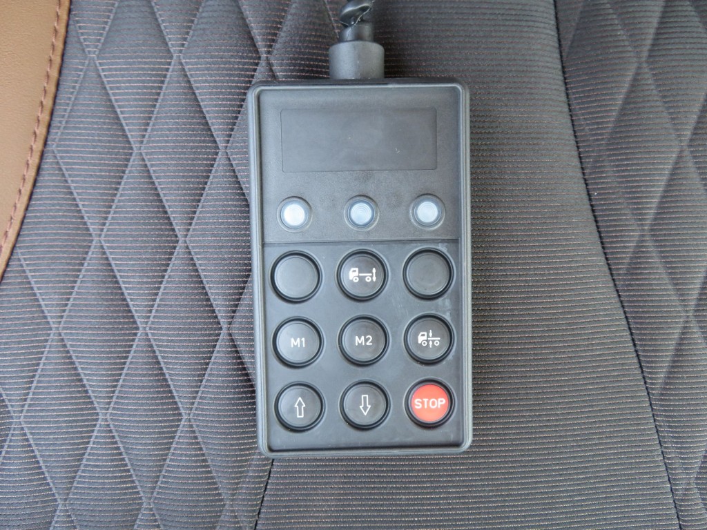 エアサスのコントローラーです。|日野 レンジャー 2KG-FD2ABG(2WD)の写真18