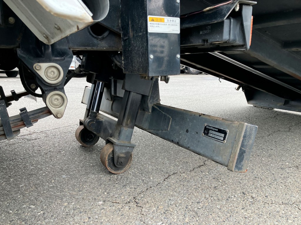リヤジャッキの状態です。|三菱 キャンター 2RG-FBA60(2WD)の写真17
