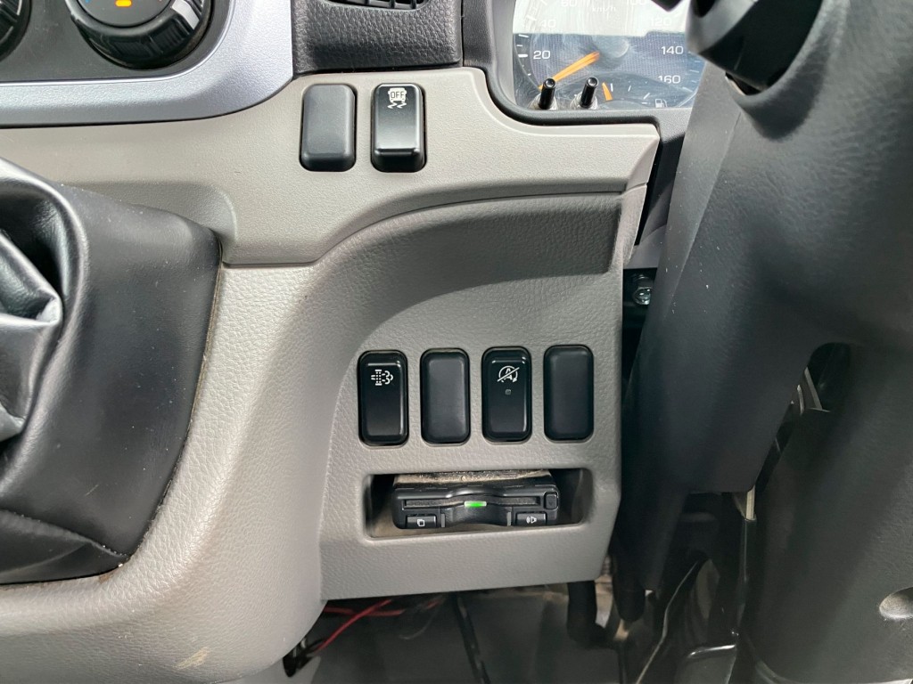 スイッチ類です。|三菱 キャンター 2RG-FBA60(2WD)の写真26