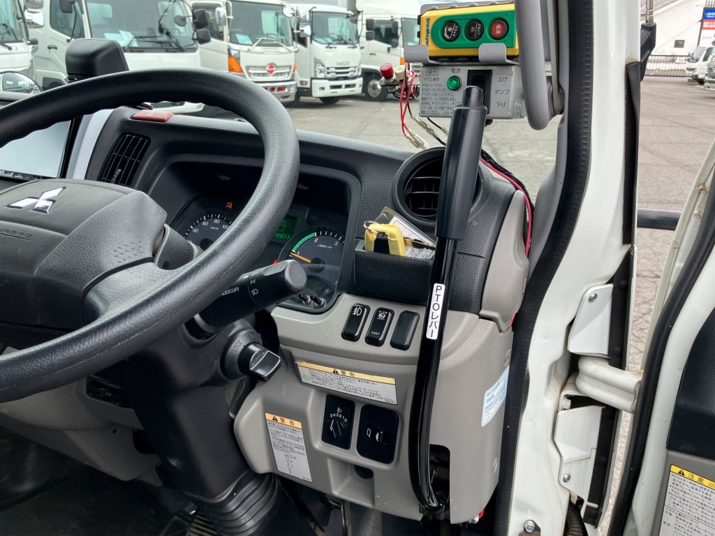 スイッチ及びPTOレバーの状態です。|三菱 キャンター 2RG-FBA60(2WD)の写真27