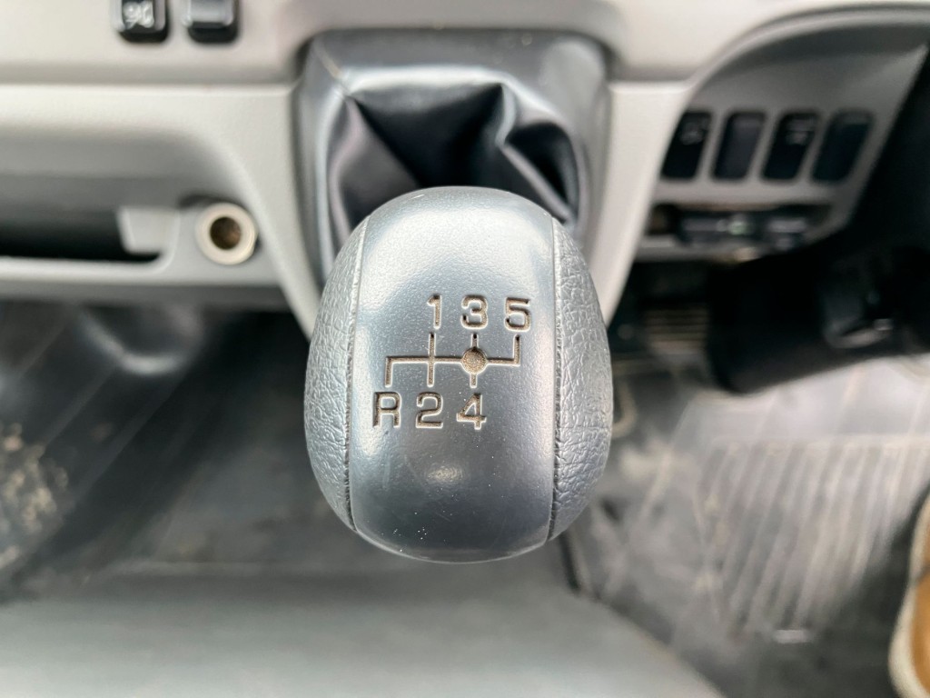 5速マニュアルです。|三菱 キャンター 2RG-FBA60(2WD)の写真31