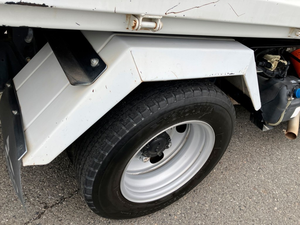 運転席側リヤフェンダーに小傷があります。|三菱 キャンター 2RG-FBA60(2WD)の写真43