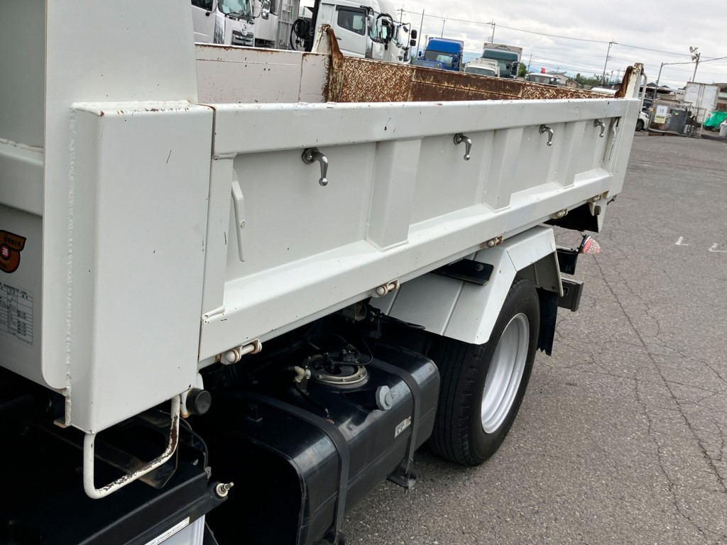 助手席側ボデー側面の状態です。小傷・サビがあります|三菱 キャンター 2RG-FBA60(2WD)の写真44