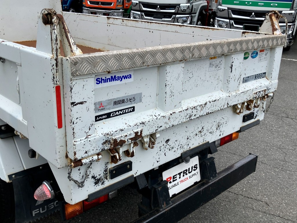 リヤゲート周りにキズ・サビがあります。|三菱 キャンター 2RG-FBA60(2WD)の写真47