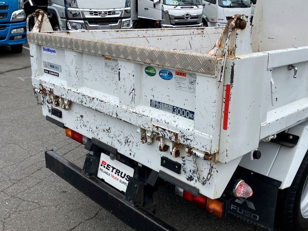 リヤゲート周りにキズ・サビがあります。|三菱 キャンター 2RG-FBA60(2WD)の写真48