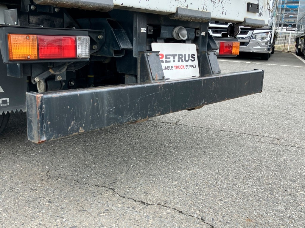 リヤバンパーにキズ・サビがあります。|三菱 キャンター 2RG-FBA60(2WD)の写真50