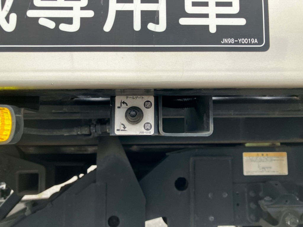 歩みの操作スイッチです。|三菱 キャンター 2RG-FEB80(2WD)の写真20
