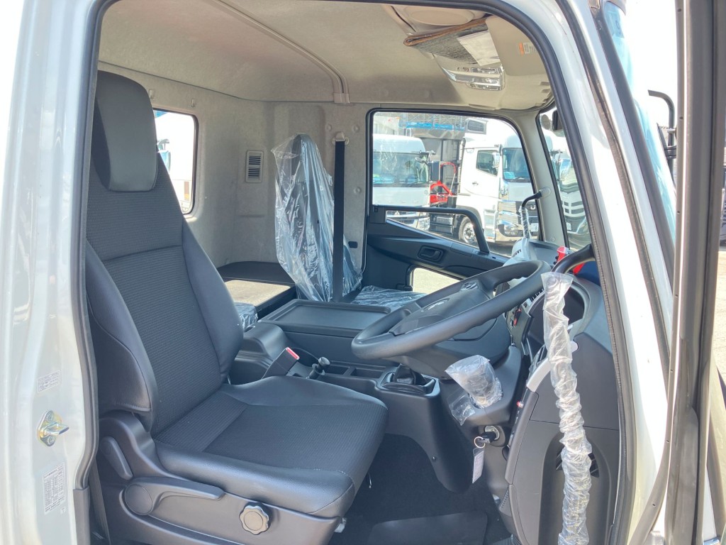 乗車定員は2名です。|三菱 ファイター 2KG-FK62FZ(2WD)の写真5