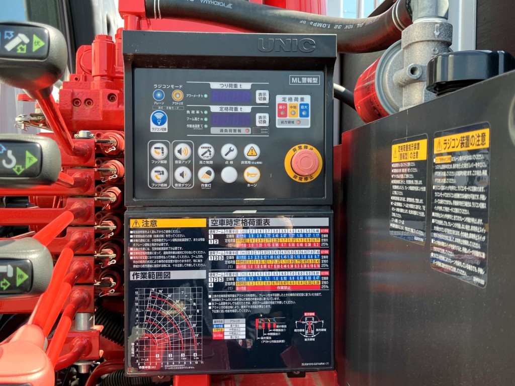 クレーンの操作パネルです。|三菱 ファイター 2KG-FK62FZ(2WD)の写真15