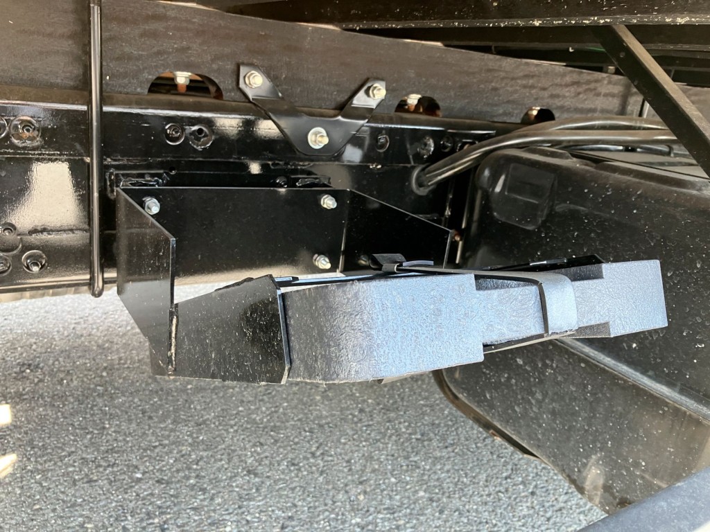 アウトリガーベースと収納付きです。|三菱 ファイター 2KG-FK62FZ(2WD)の写真18