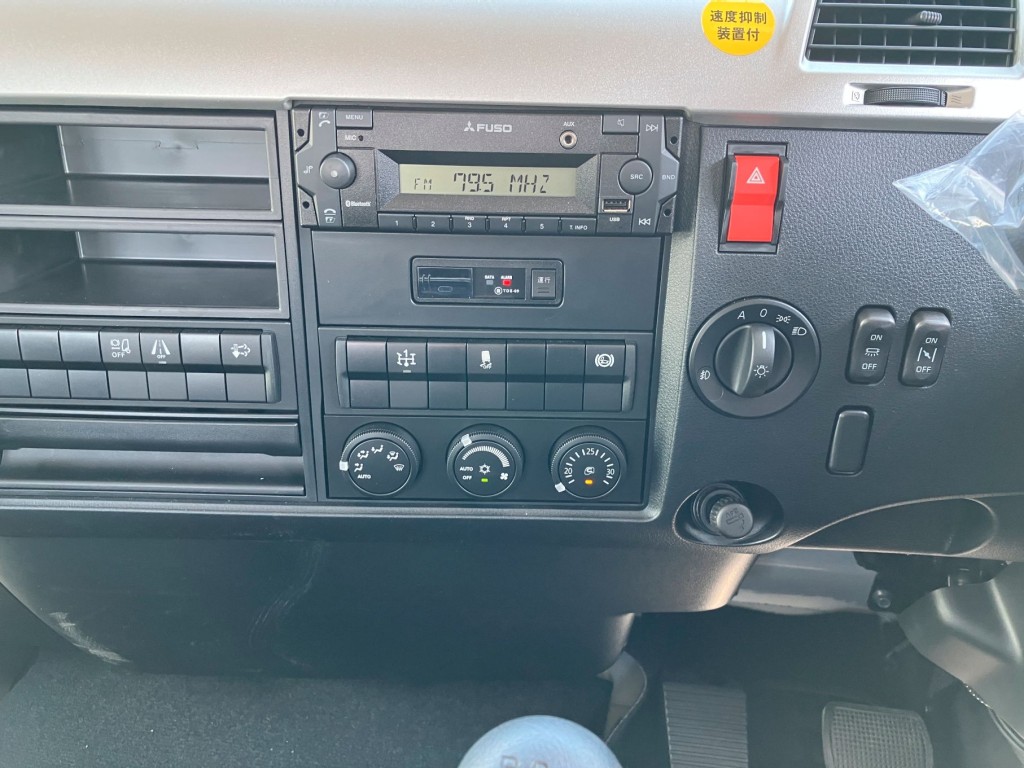 スイッチ類です。|三菱 ファイター 2KG-FK62FZ(2WD)の写真22