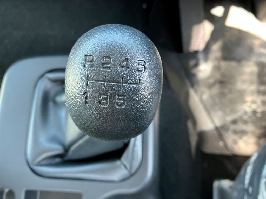 6速マニュアルです。|三菱 ファイター 2KG-FK62FZ(2WD)の写真24