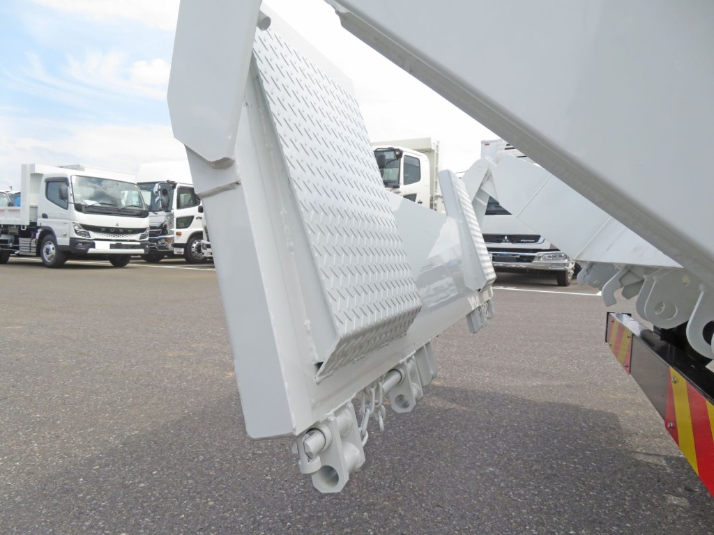 リアゲートの状態です。|三菱 キャンター 2PG-FEBM0(2WD)の写真14