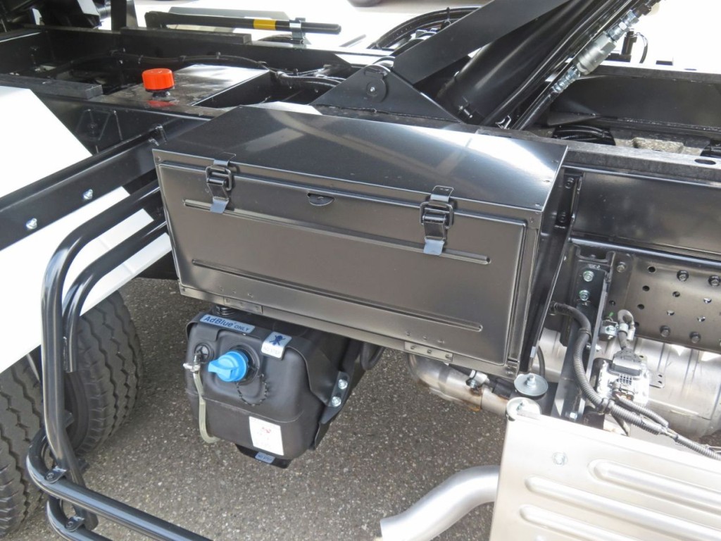 工具箱付きです。|三菱 キャンター 2PG-FEBM0(2WD)の写真22