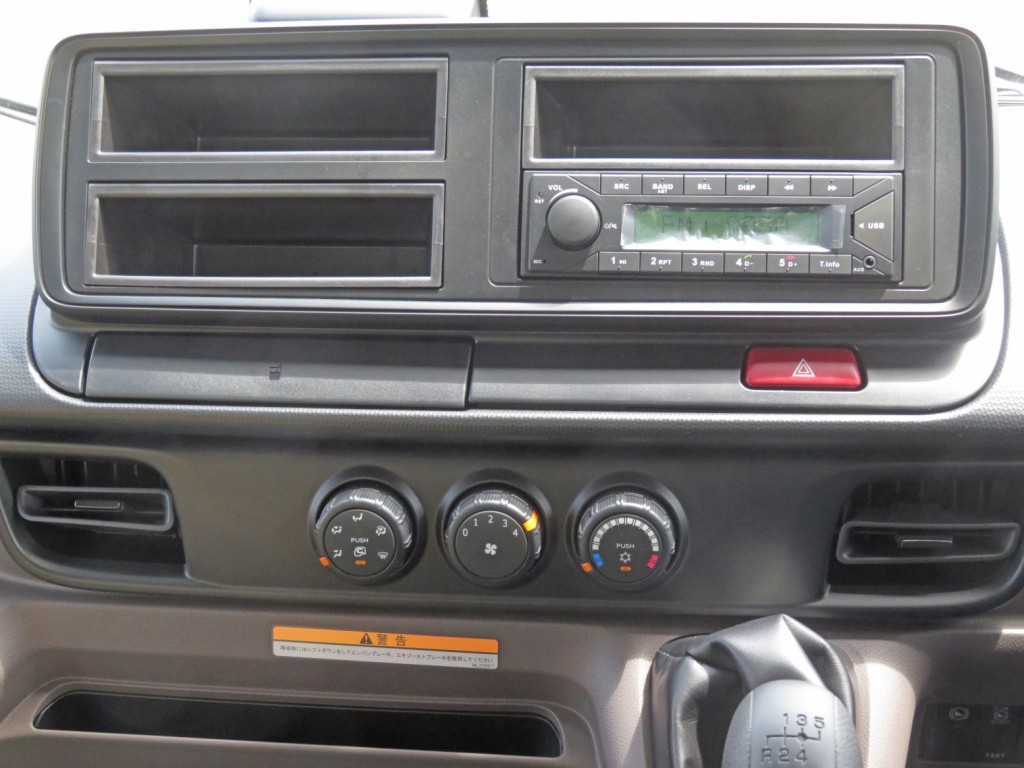パネル周りの状態です。|三菱 キャンター 2PG-FEBM0(2WD)の写真26