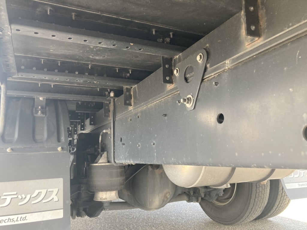 シャーシとネタとエアサスの状態です。|日野 レンジャー 2PG-FD2ABG(2WD)の写真6