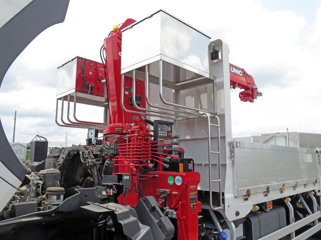 工具箱とハシゴはステンレス製です。|日野 プロフィア 2DG-FS1AHCの写真8