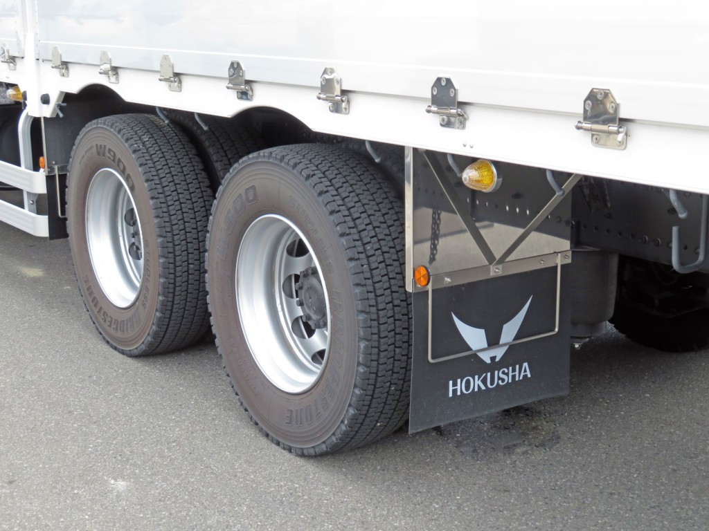 リアフェンダーはステンレス製です。|日野 プロフィア 2DG-FS1AHCの写真11