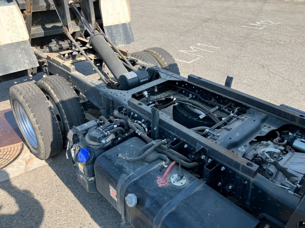 いすゞ エルフ 2RG-NJR88AD(2WD)の写真9