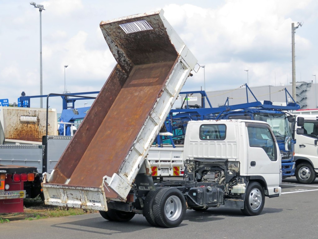 いすゞ エルフ TPG-NKR85AD(2WD)の写真4