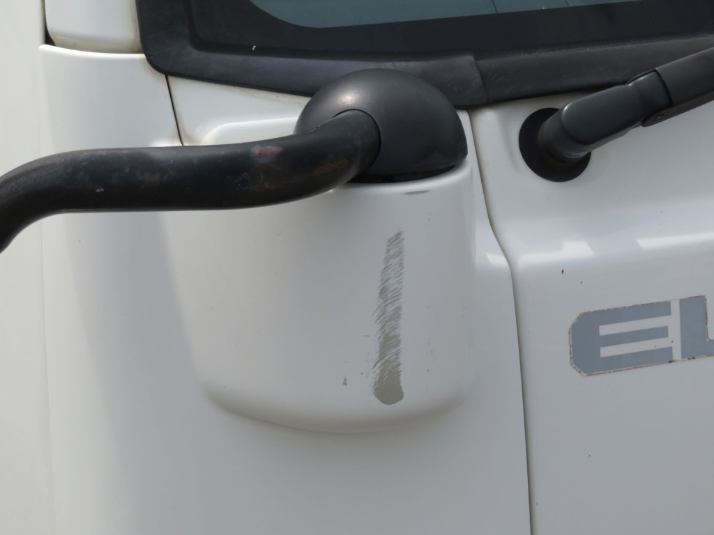運転席側コーナーパネル部にキズがあります。|いすゞ エルフ TPG-NKR85AD(2WD)の写真35