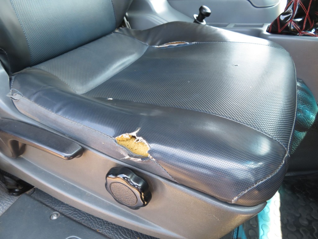 運転席座面の状態です。|三菱 ファイター QKG-FK62FZの写真31