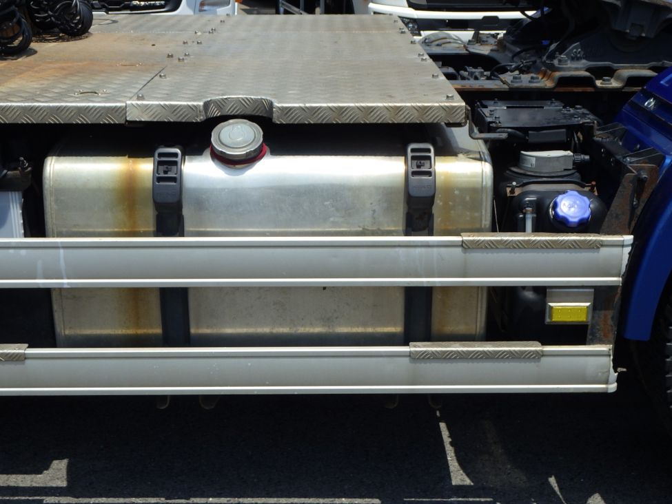 燃料タンクは400Lです。|日野 プロフィア 2DG-SH1EDGGの写真16
