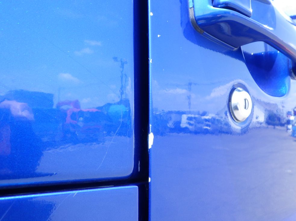 運転席側ドアにキズがあります。|日野 プロフィア 2DG-SH1EDGGの写真22