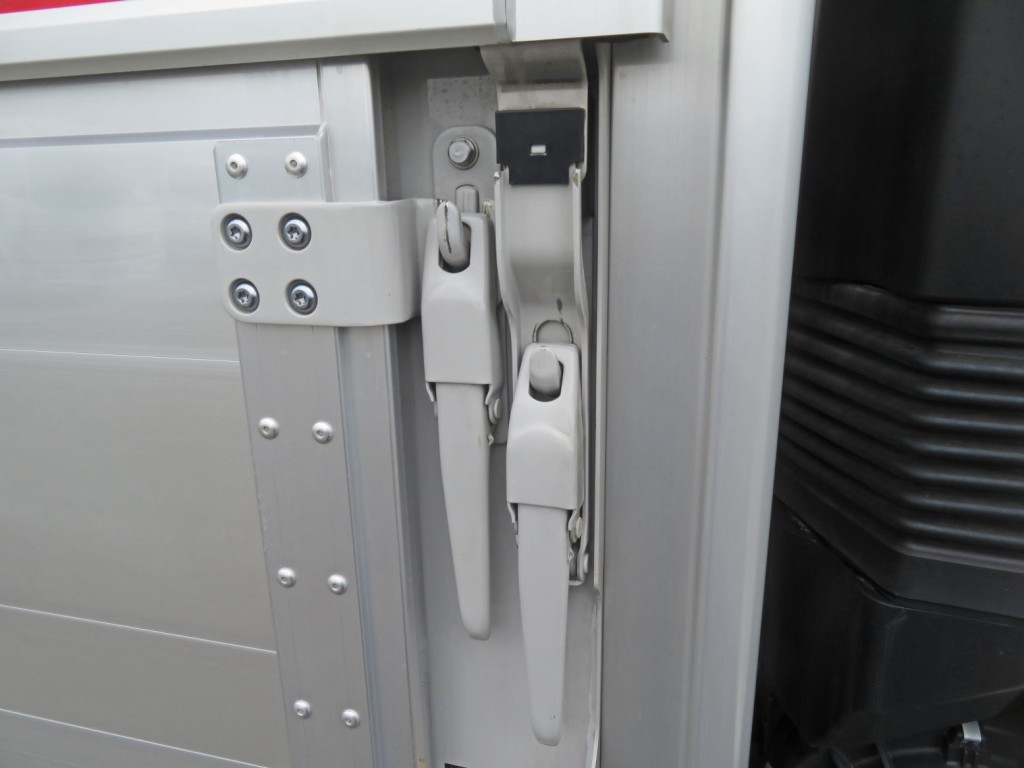ウイングロック・あおりロックに小さいキズがあります。|日野 レンジャー 2KG-FD2ABG(2WD)の写真33