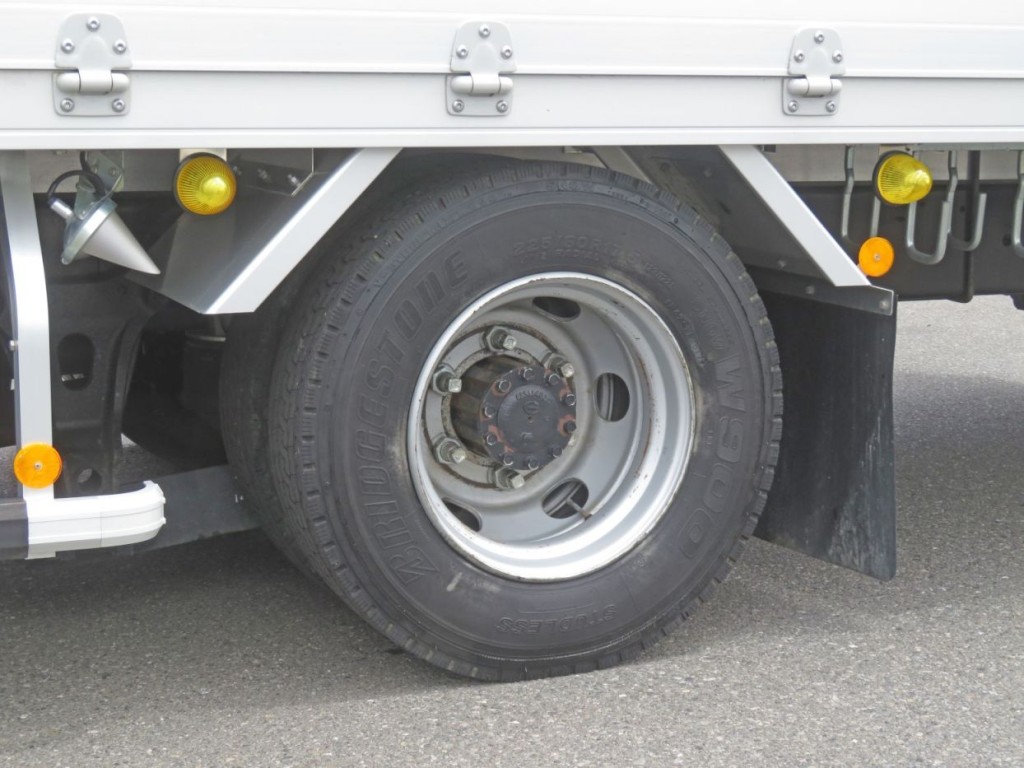 ホイールの軸にサビがあります。|日野 レンジャー 2KG-FD2ABG(2WD)の写真49
