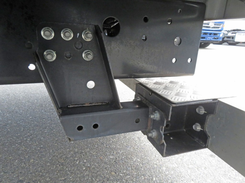 リアバンパーのステーに軽いサビがあります。|日野 レンジャー 2KG-FD2ABG(2WD)の写真50