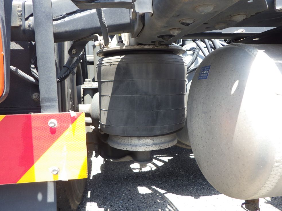 踊り場の状態です。|いすゞ ギガ 2KG-EXD52CD(2WD)の写真9