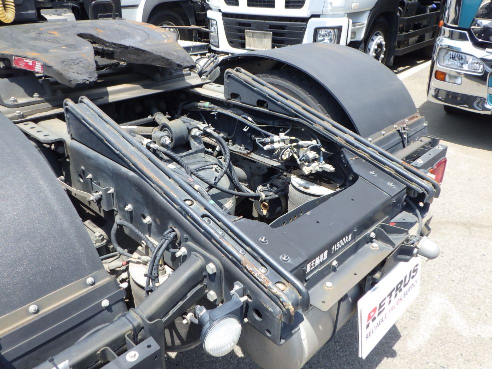 フロントガラスに小キズがあります。|いすゞ ギガ 2KG-EXD52CD(2WD)の写真13