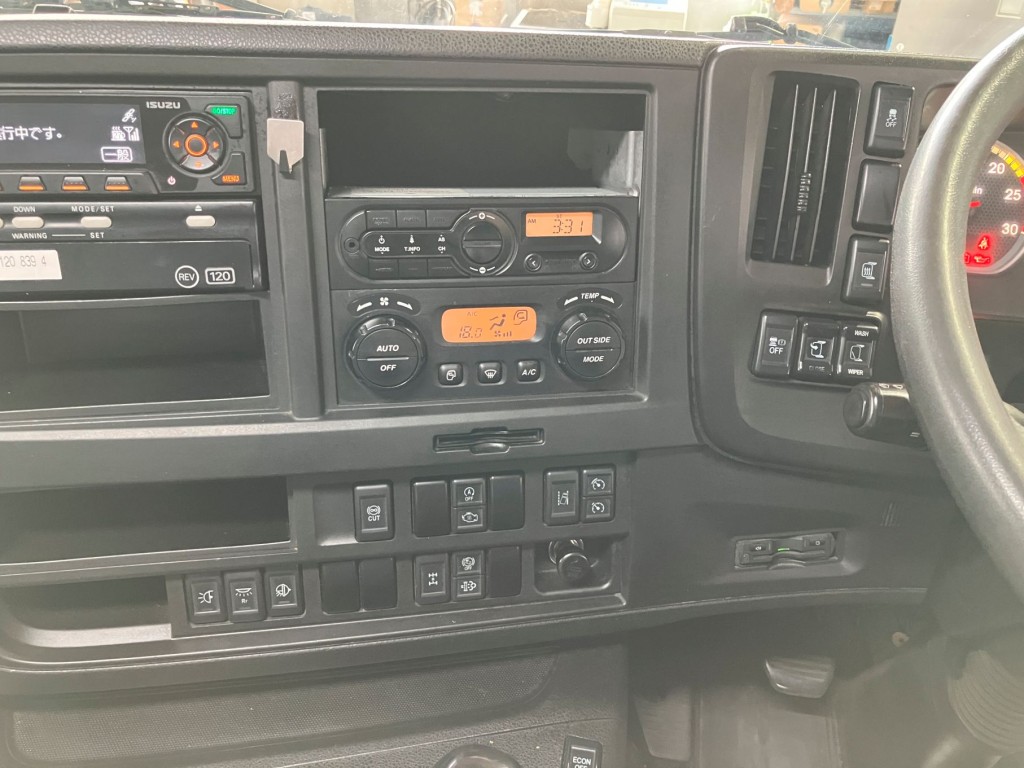 いすゞ ギガ 2PG-CYJ77Cの写真24