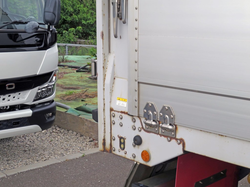 運転席側後方のガセット部周辺にサビがあります。|UDトラックス クオン 2PG-CG5CAの写真47