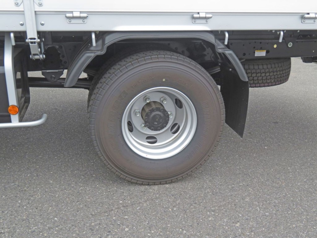 リアフェンダーは樹脂製です。|日野 レンジャー 2PG-FD2ABA(2WD)の写真14