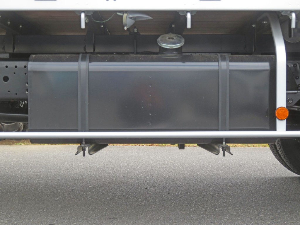 燃料タンクは200Lです。|日野 レンジャー 2PG-FD2ABA(2WD)の写真23